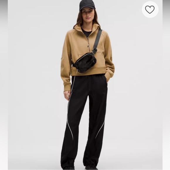 Lululemon Everywhere Belt Bag Plush Fleece - Picture 2 of 12